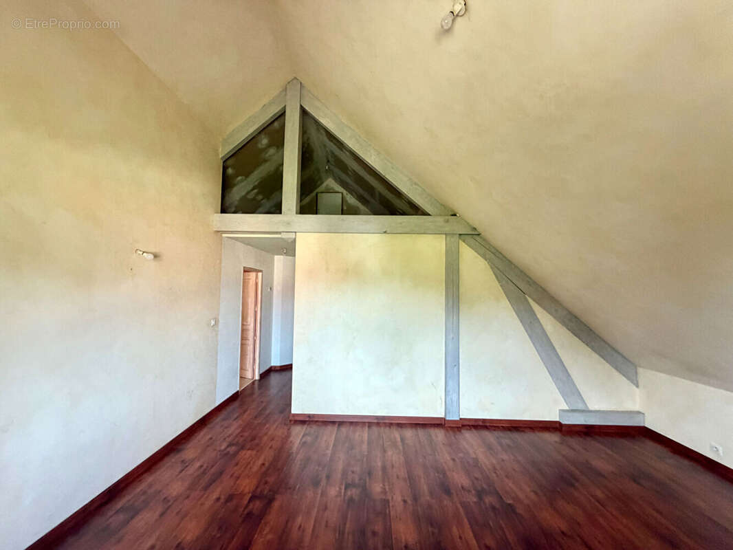 Maison 5 chambres avec piscine, moins de 10 minutes de DOLE - photo 10