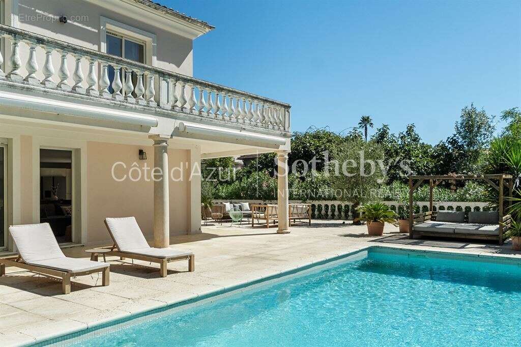 Maison à LA ROQUETTE-SUR-SIAGNE