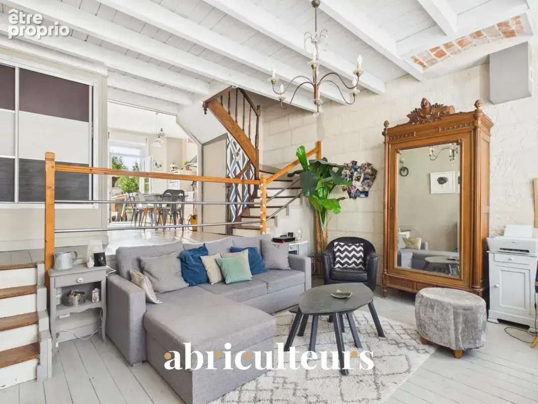 Maison de ville de 90 m² avec cour en vente à Saintes (17100) - photo 3
