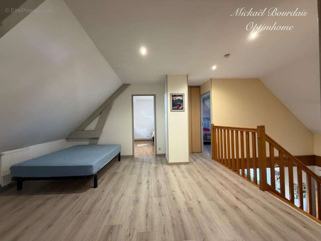 EXCLUSIVITÉ – LE LUDE – Maison 4 chambres - Vie de plain-pied - 3 garages - Terrain clos - Centre-ville à pied - photo 12
