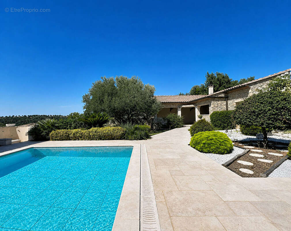 Nouveaute - nimes vacquerolles - grande villa familiale 9 pieces avec piscine - photo 3