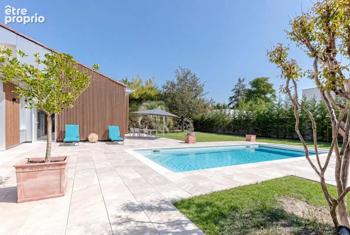 Villa d'architecte de 233 m2 avec piscine et jardin paysagé à Villenave d'Ornon - photo 3