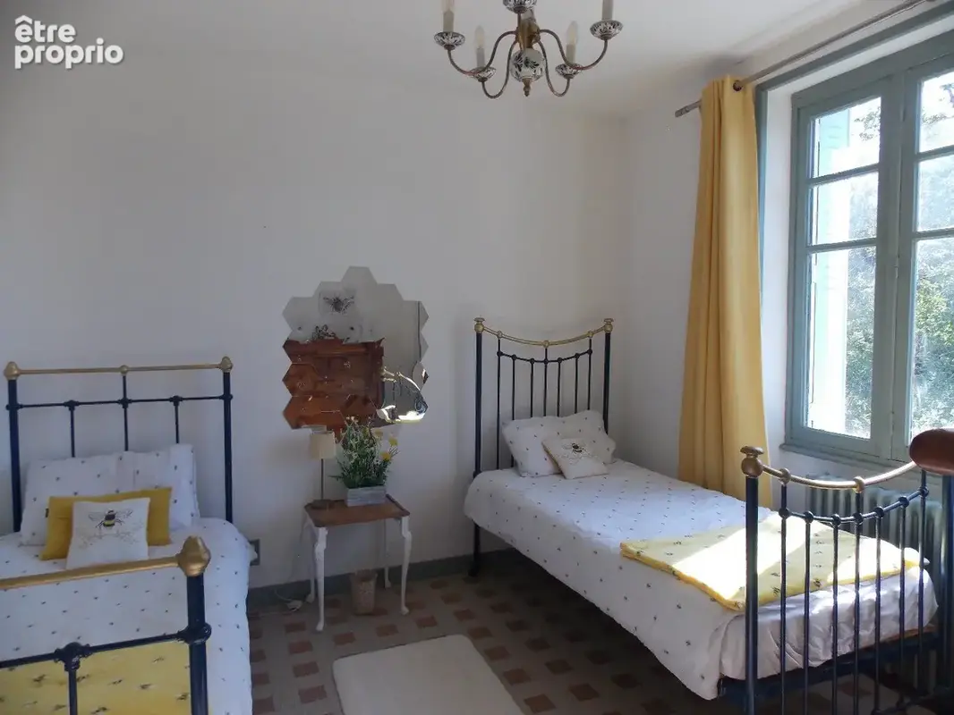 Belle maison individuelle en pierre rénovée de 6 chambres avec belle piscine et grand jardin attenant. - photo 10