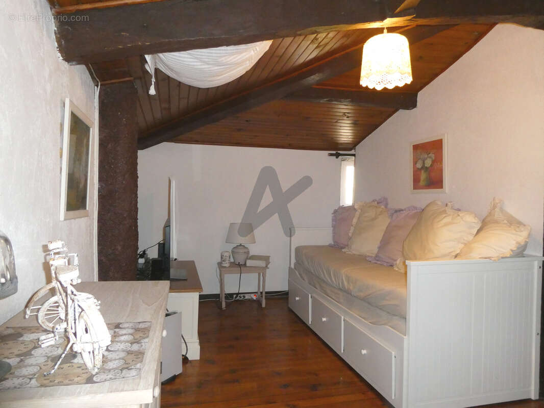 Maison à MONTROMANT