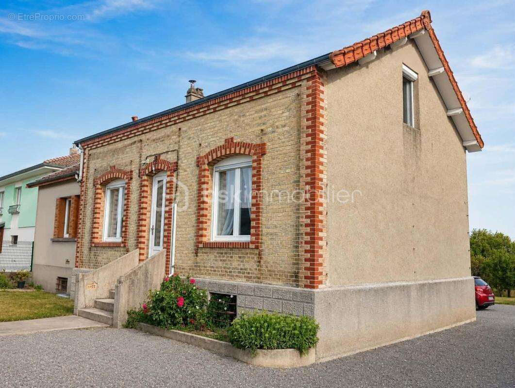 EXCLUSIVITÉ – AMAGNE – Maison de caractère des années 30 avec 2 849 m² de terrain - photo 15