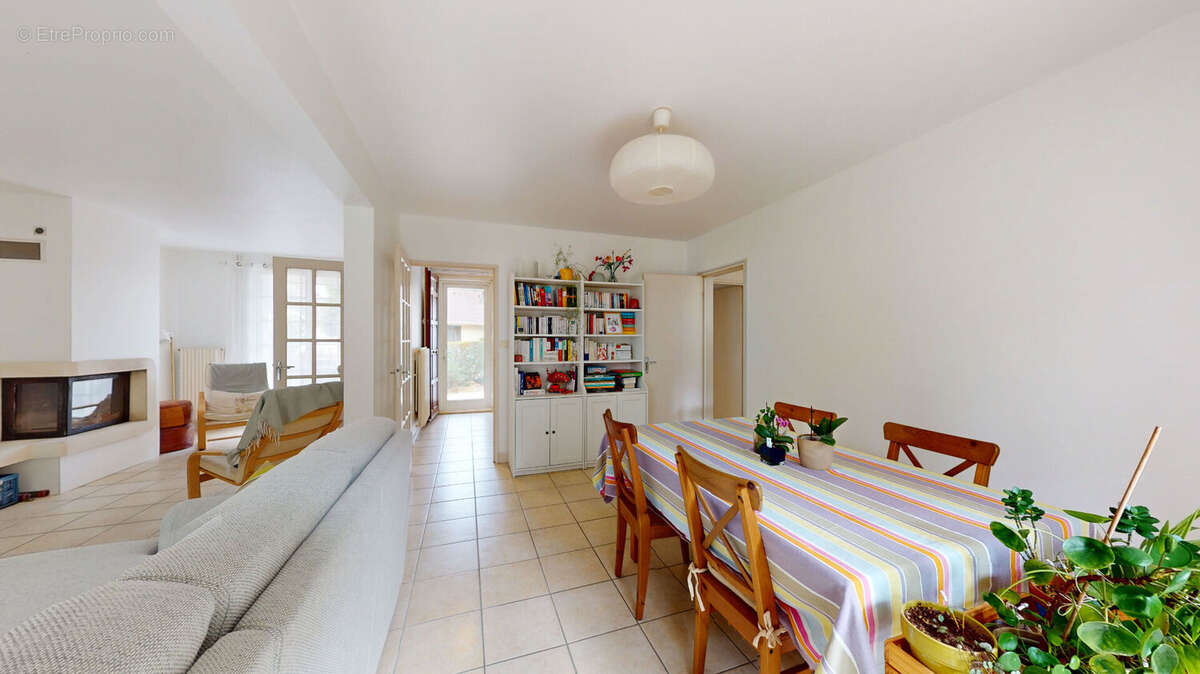 Maison de 149 m² à Breuillet - photo 3