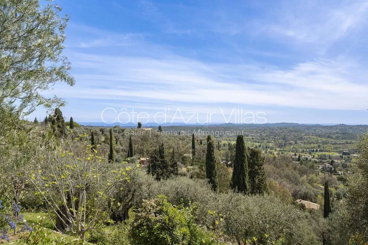 Maison à CHATEAUNEUF-GRASSE