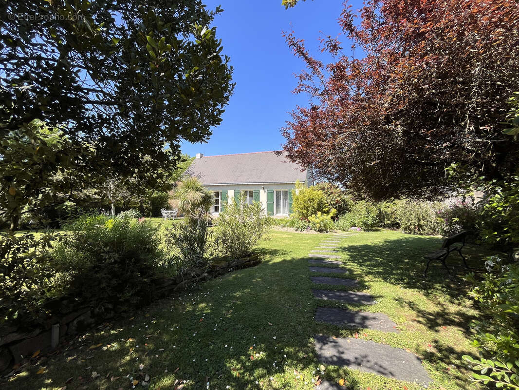 Maison à SAINT-ETIENNE-DE-MONTLUC