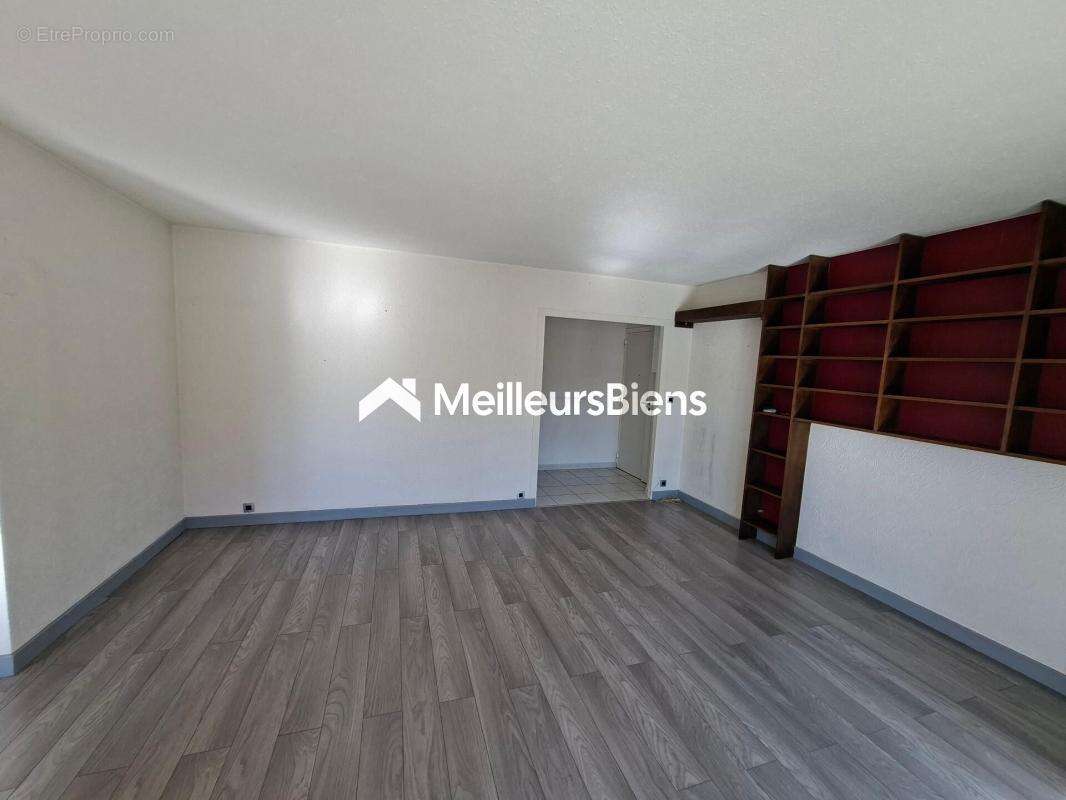 Appartement à SAINT-CYR-SUR-MER