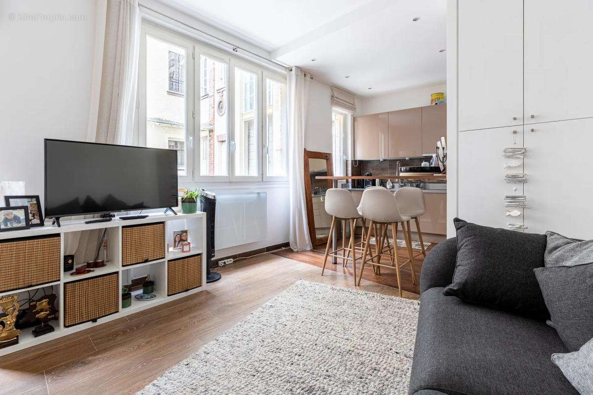 Appartement à PARIS-7E