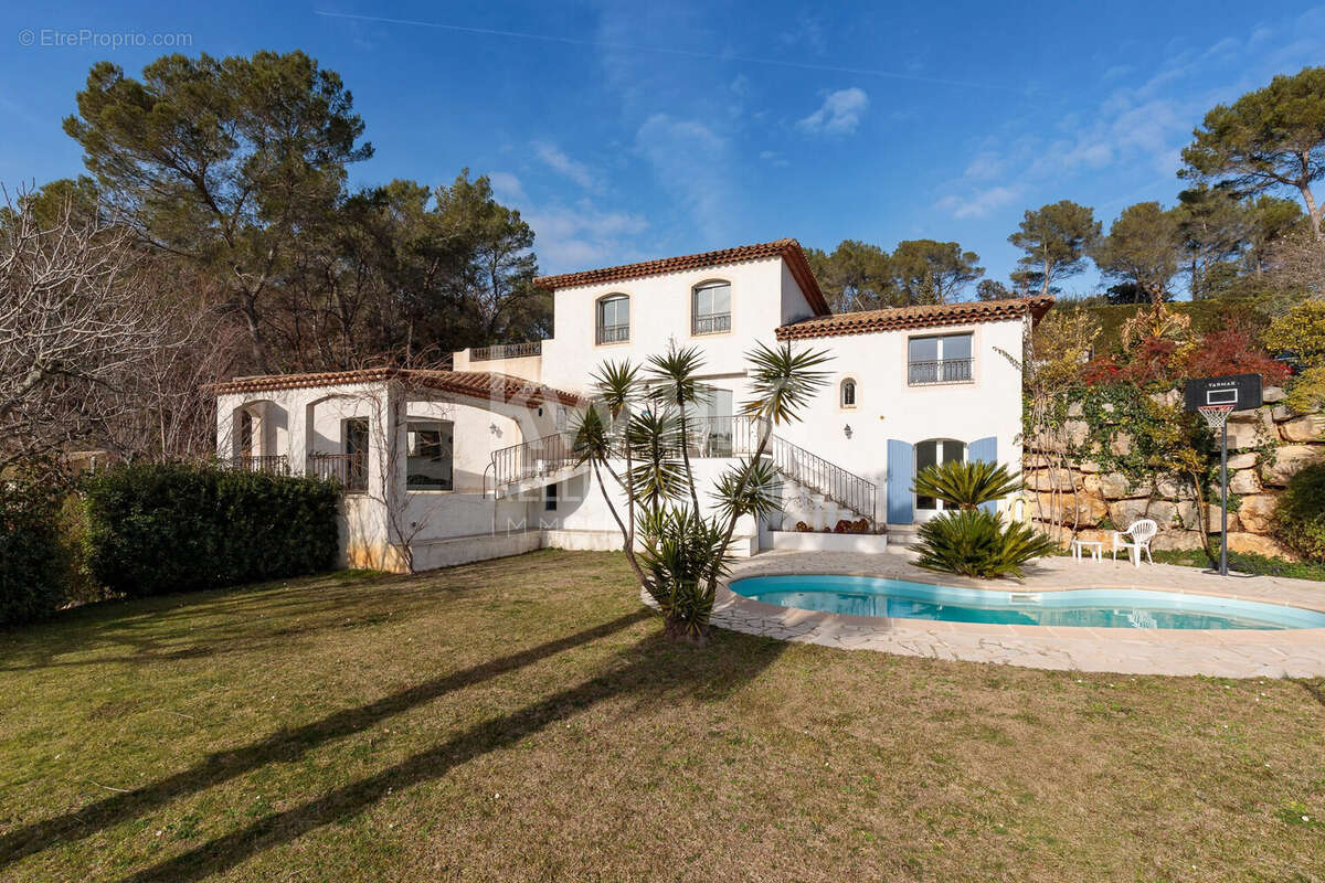 Maison à VALBONNE