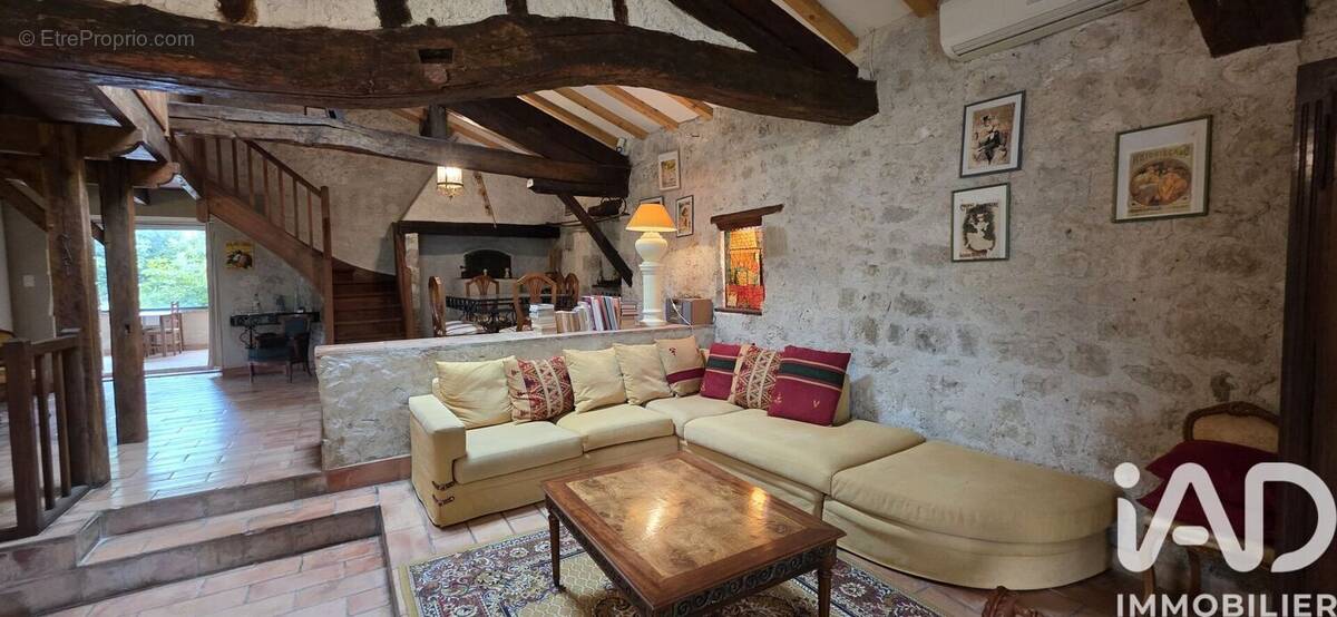 Photo 1 - Maison à MONTJOI