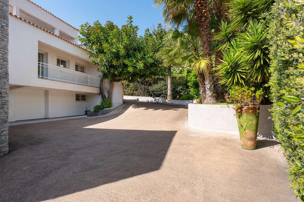 Villa de charme 300 m2 route des Sanguinaires avec vue mer et piscine - photo 5