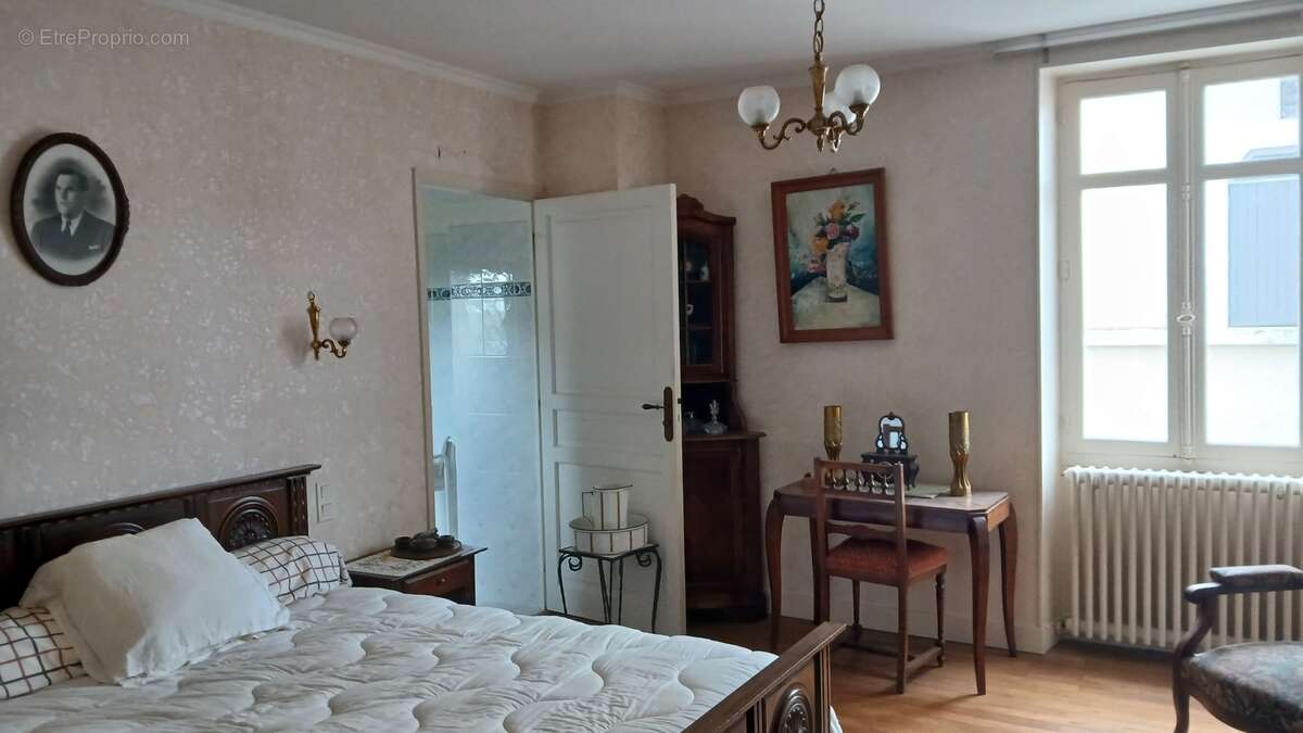 Maison 160 m² à Saint-Severin  - photo 7