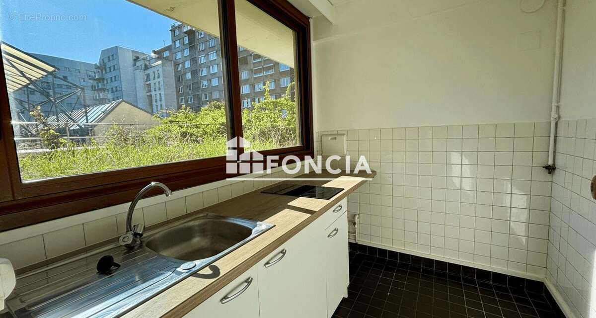 Appartement à PARIS-14E