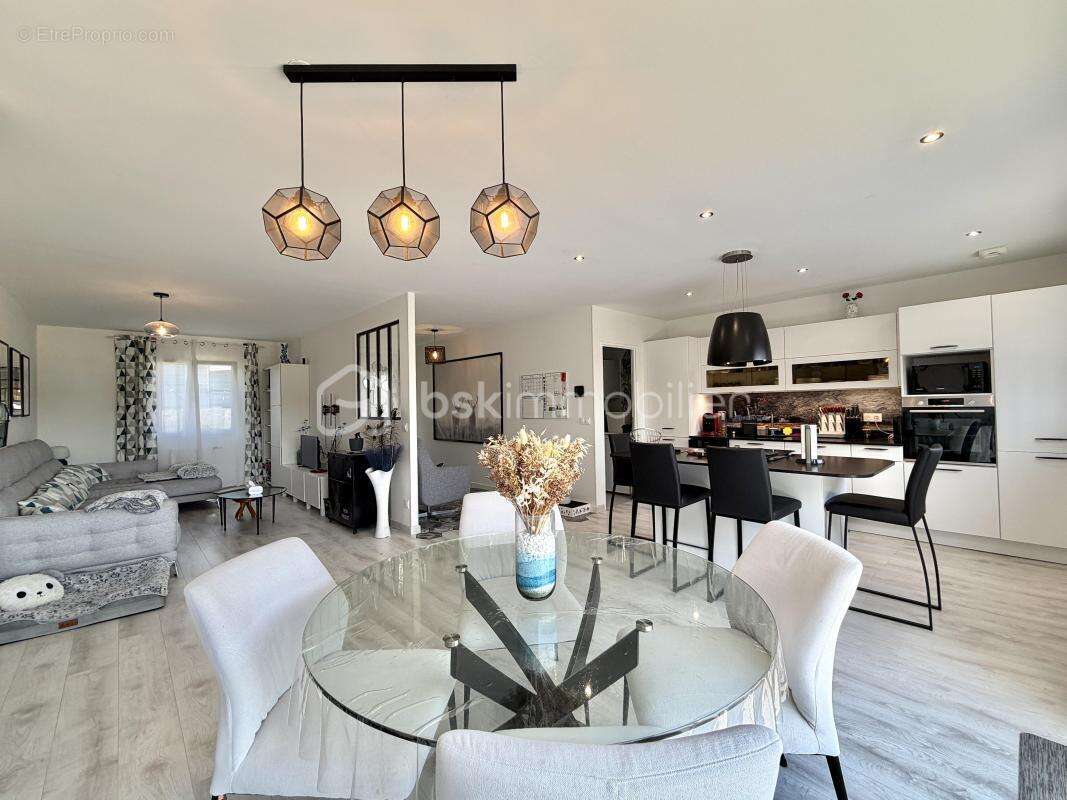 SUPERBE MAISON DE PLAIN-PIED DE 130 m² - 4 Chambres - Terrain 2 327 m² - DPE B - Sans Vis-à-Vis - Armentières-en-Brie - photo 3