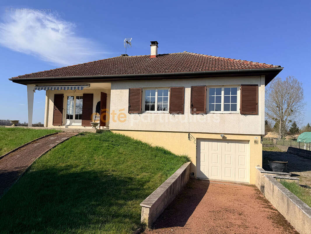 Maison à ABERGEMENT-LA-RONCE