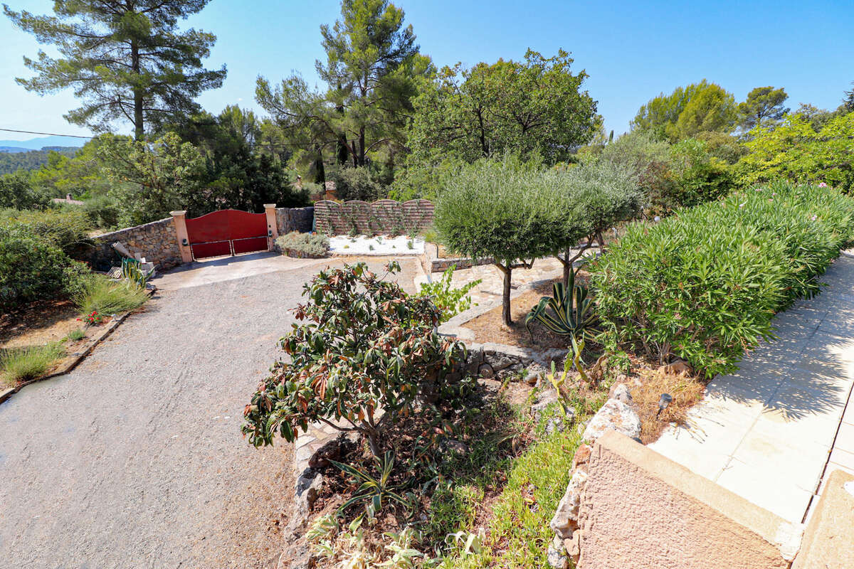 FLAYOSC PROPRIETE de 185M2 habitables avec 4 chambres, PISCINE sur plus de 4000m2 clos et paysagé - photo 41