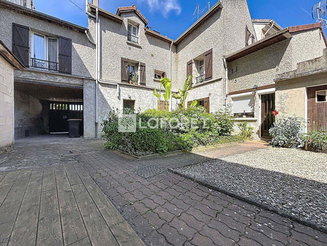 Appartement à CHENNEVIERES-SUR-MARNE