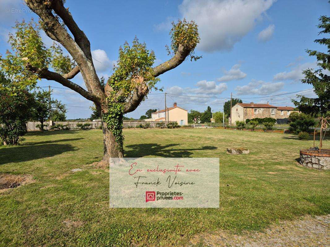 Maison à VENDRENNES