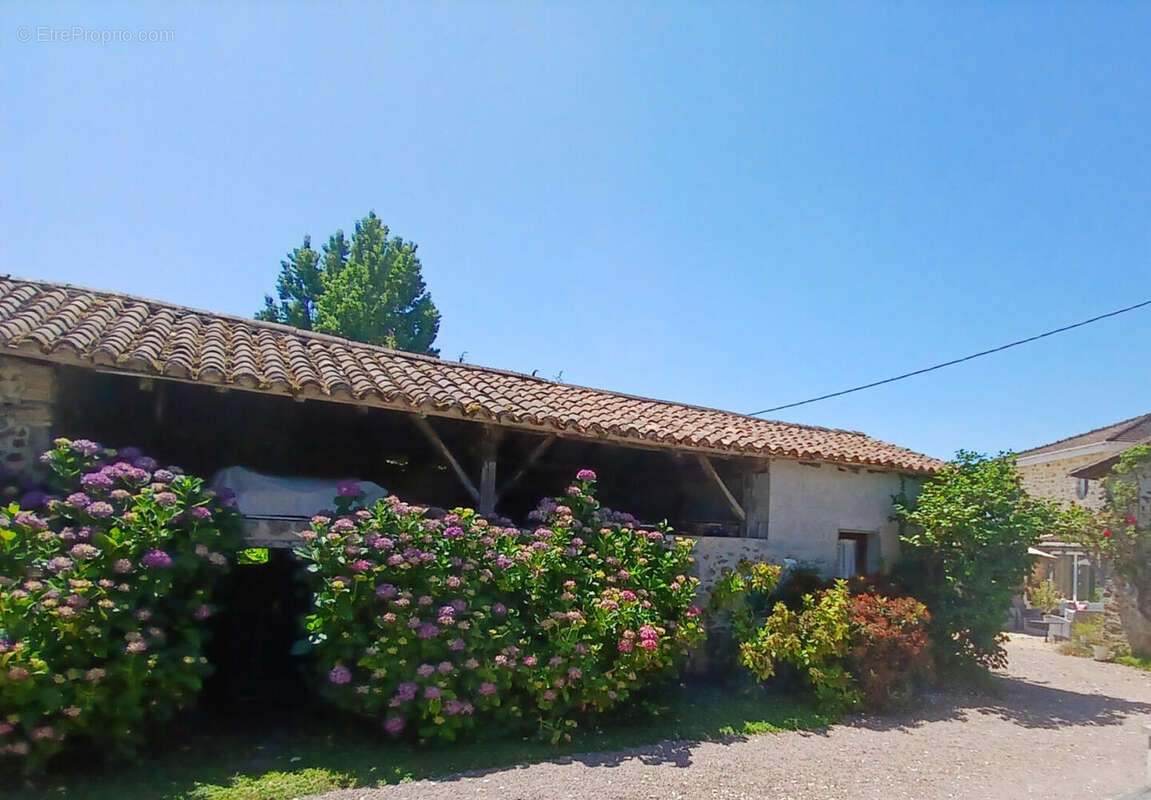 Outbuilding - Maison à BUSSIERE-BADIL