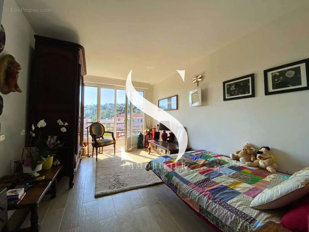 Appartement à VALLAURIS