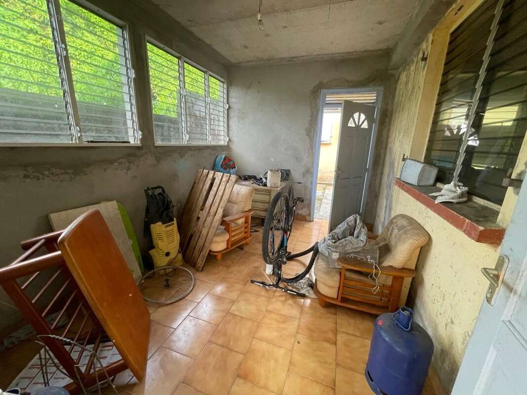 Maison à LES ABYMES