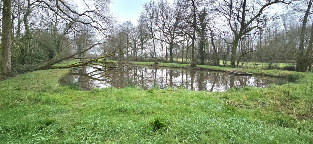 Terrain à MOUTIERS-LES-MAUXFAITS