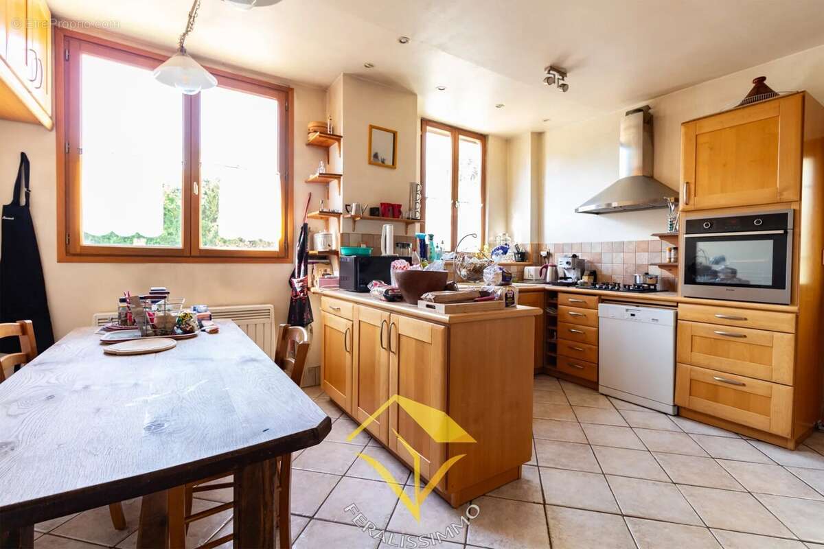 Maison de charme de 5 chambres au coeur du village ! - photo 6