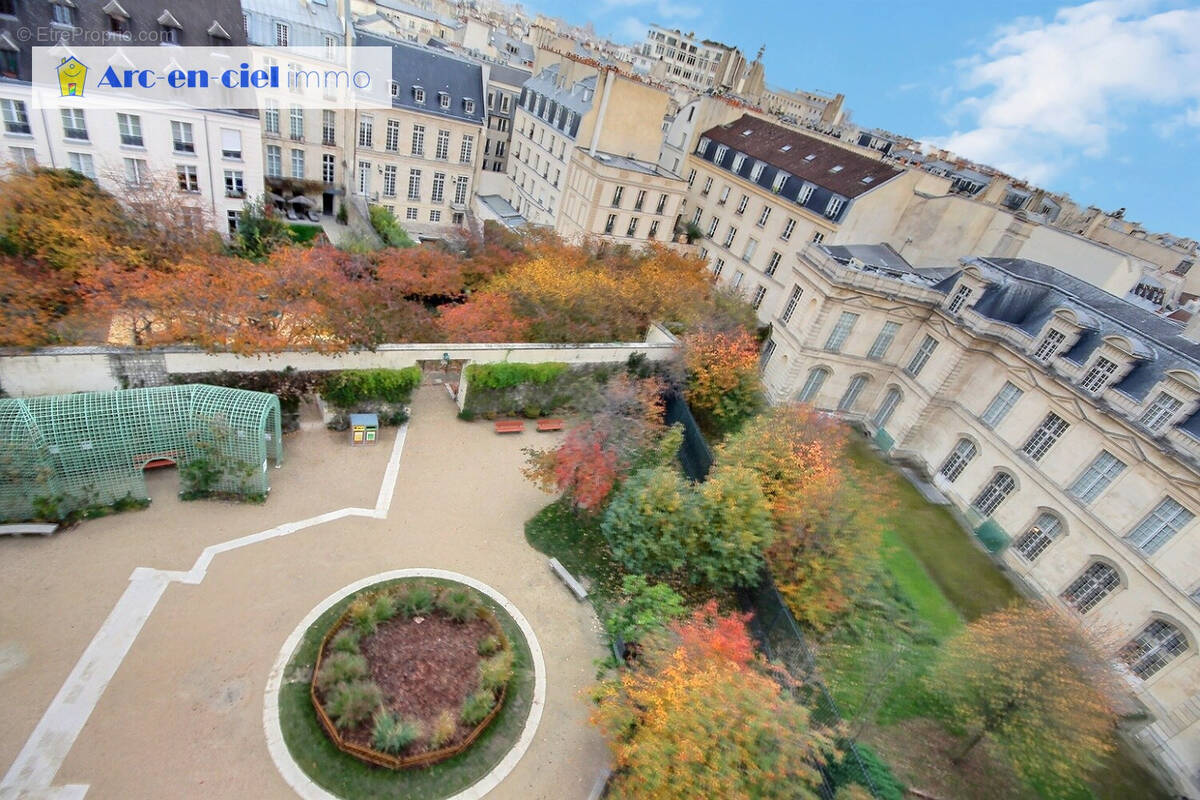 Appartement à PARIS-3E