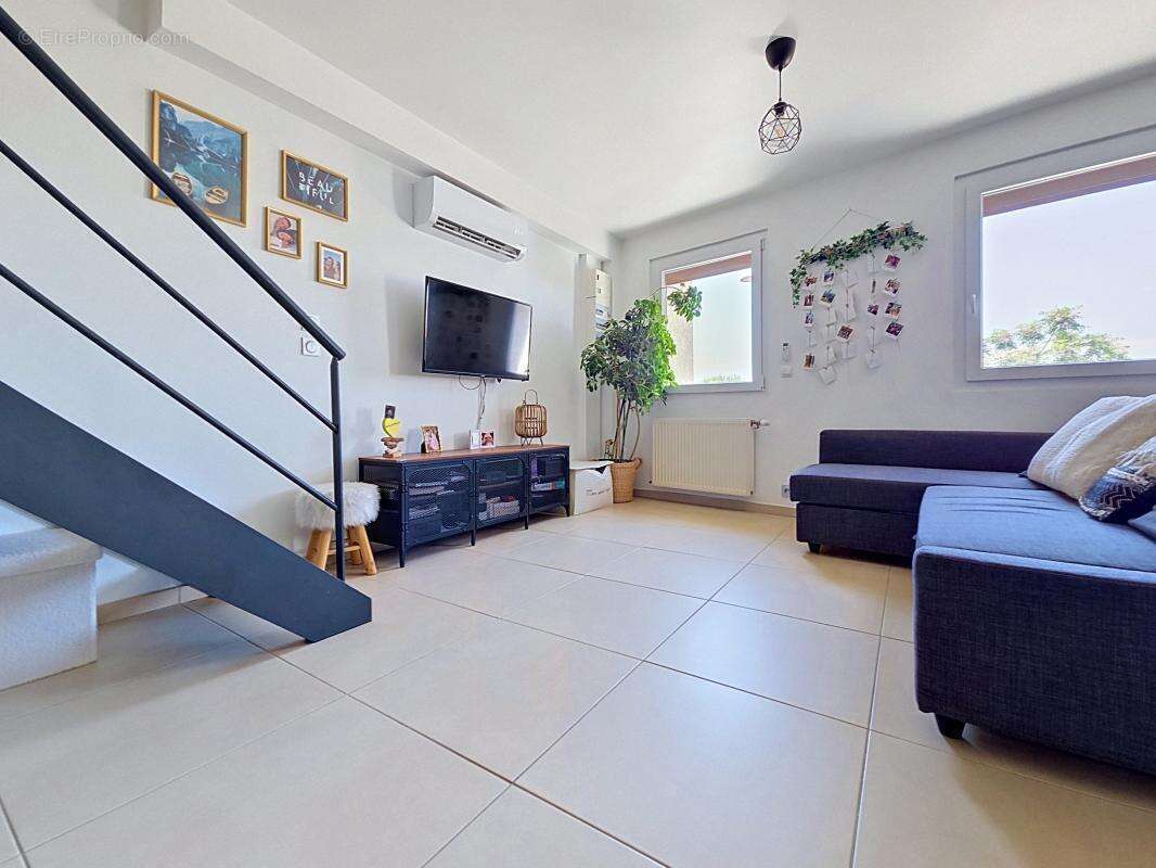Appartement - Duplex - 2 Chambres - Cave - Place de parking privative en sus - Proche commodités - photo 6