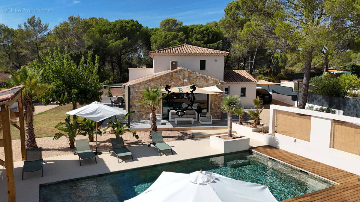 Maison à ROQUEBRUNE-SUR-ARGENS