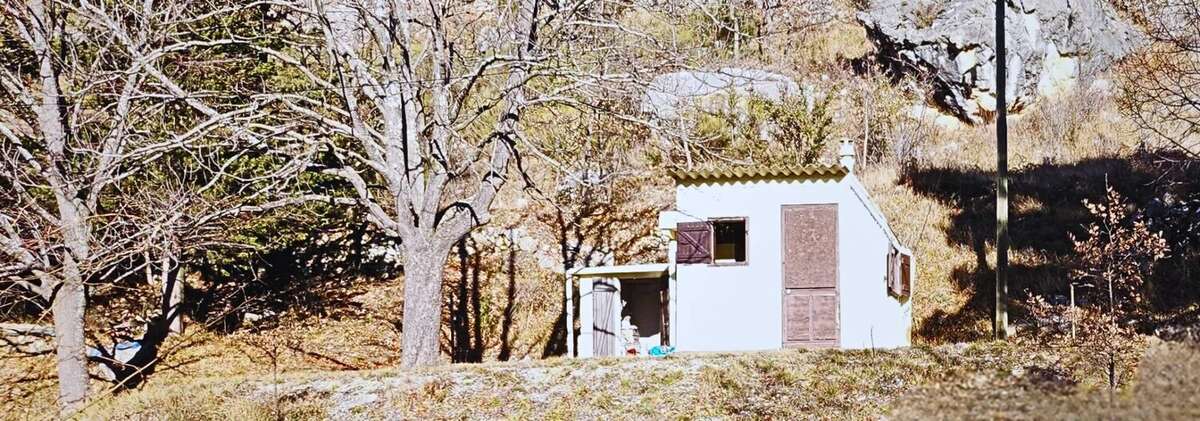 Terrain à GREOLIERES