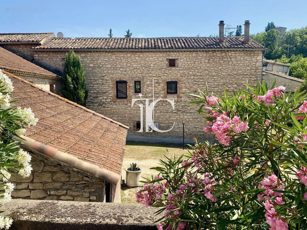 Mas 140m2 renove + 317 m2 dependances, piscine sur 3235 m2. - photo 14