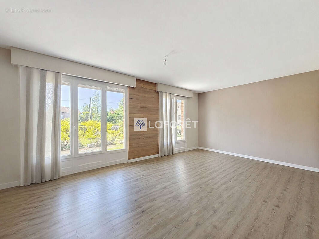 Appartement à LE MESNIL-ESNARD