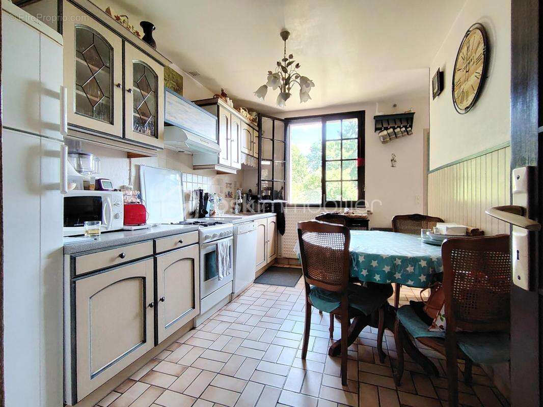 Maison de charme en campagne à Chenu – Tranquillité et vues dégagées garanties ! - photo 6