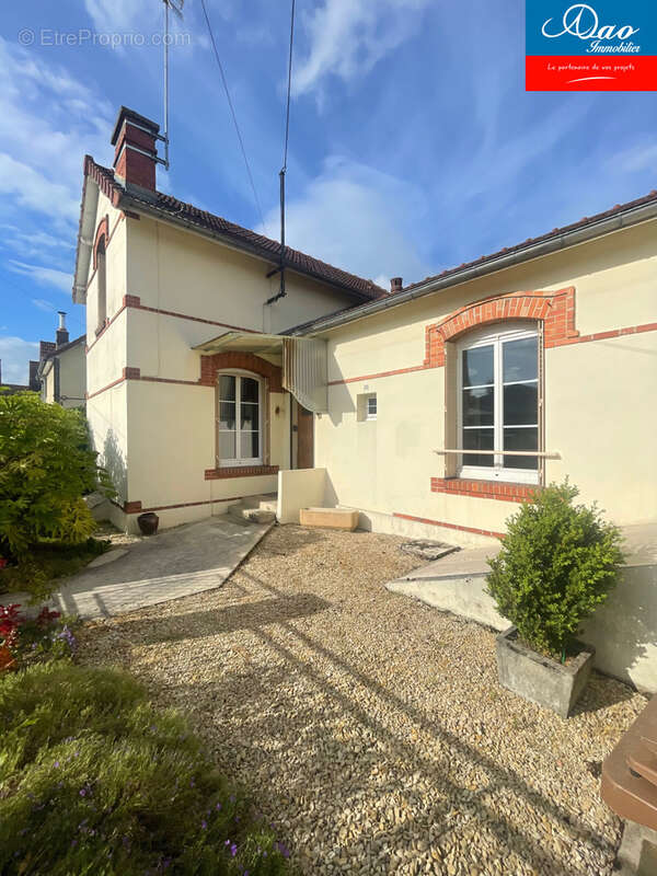 Maison à SAINTE-SAVINE