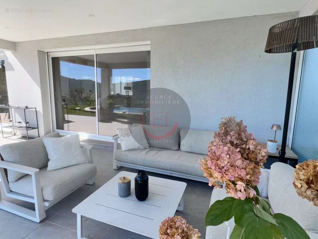 Maison à LES ADRETS-DE-L&#039;ESTEREL