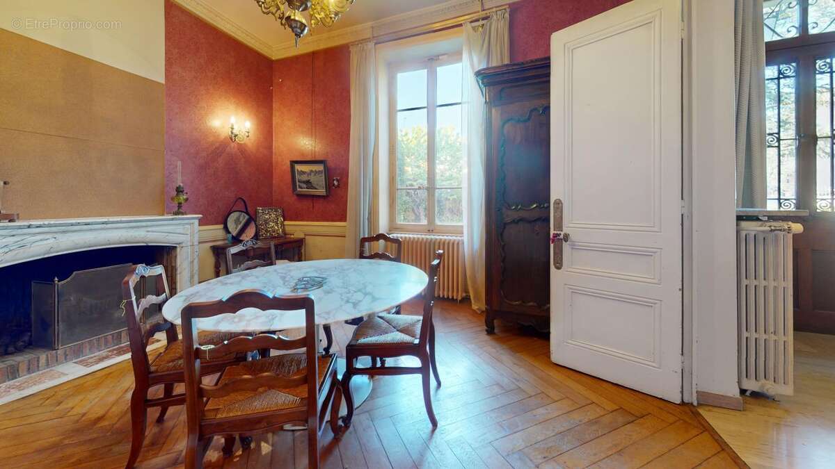 Maison à TASSIN-LA-DEMI-LUNE