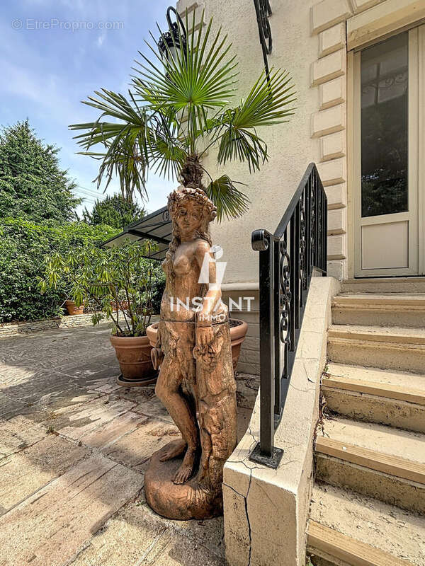 Maison 250 m² à Nogent-Sur-Marne  - photo 2