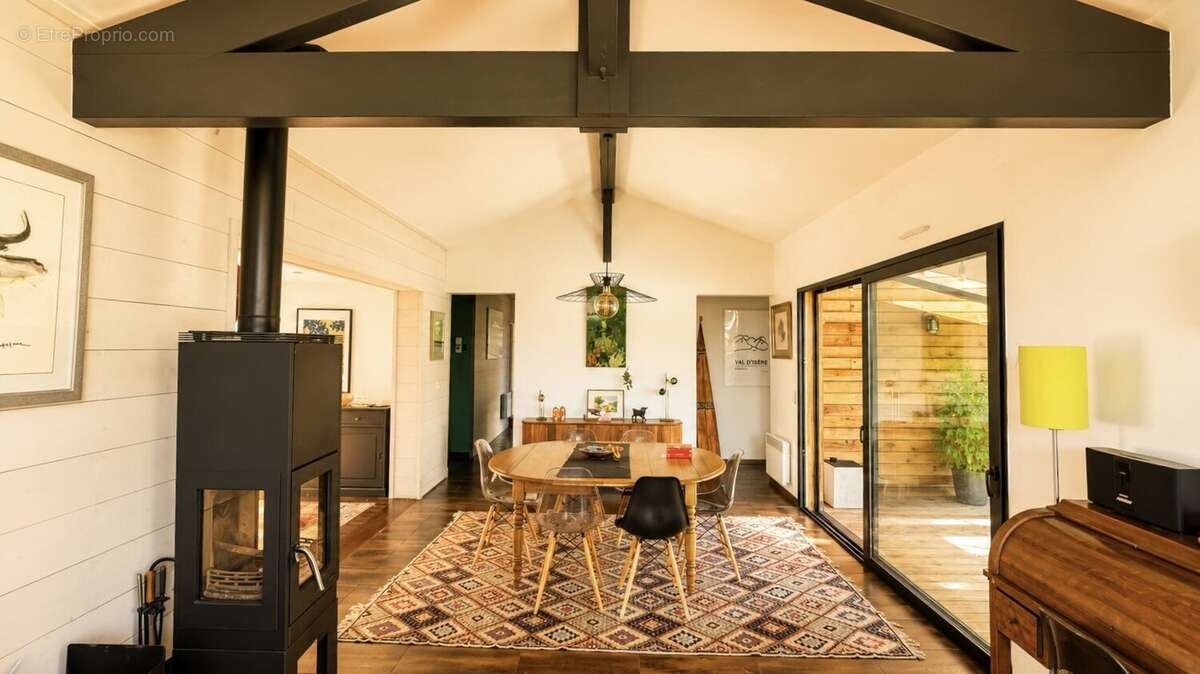 À 2 km de Dax, villa d'architecte T6 de plain-pied avec piscine et 5 chambres. - photo 10