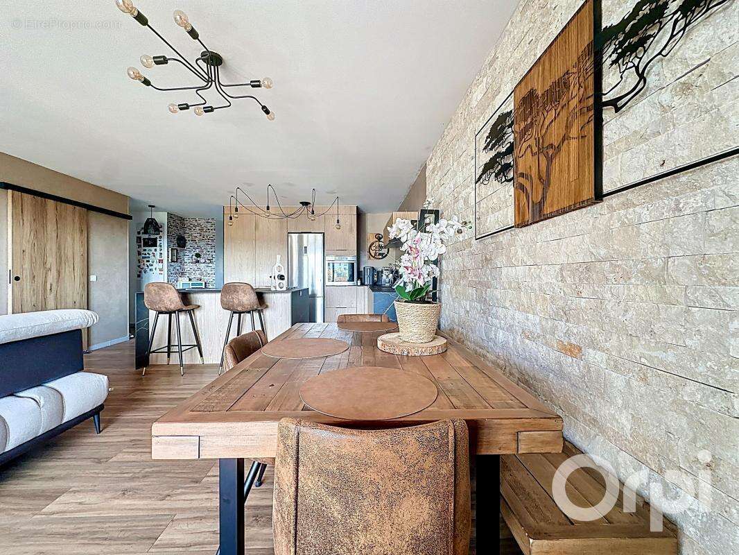 Appartement à CARROS