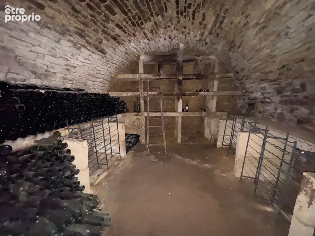 Demeure de caractère en pierre à 15 min de Niort. Dépendances & fort potentiel - photo 16