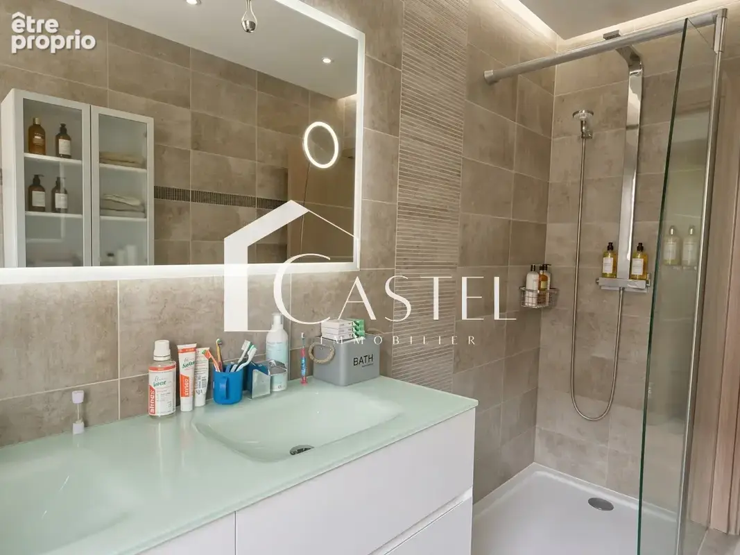 Superbe villa contemporaine de 240 m2   6 chambres, grande piscine et terrasse couvertes - photo 12