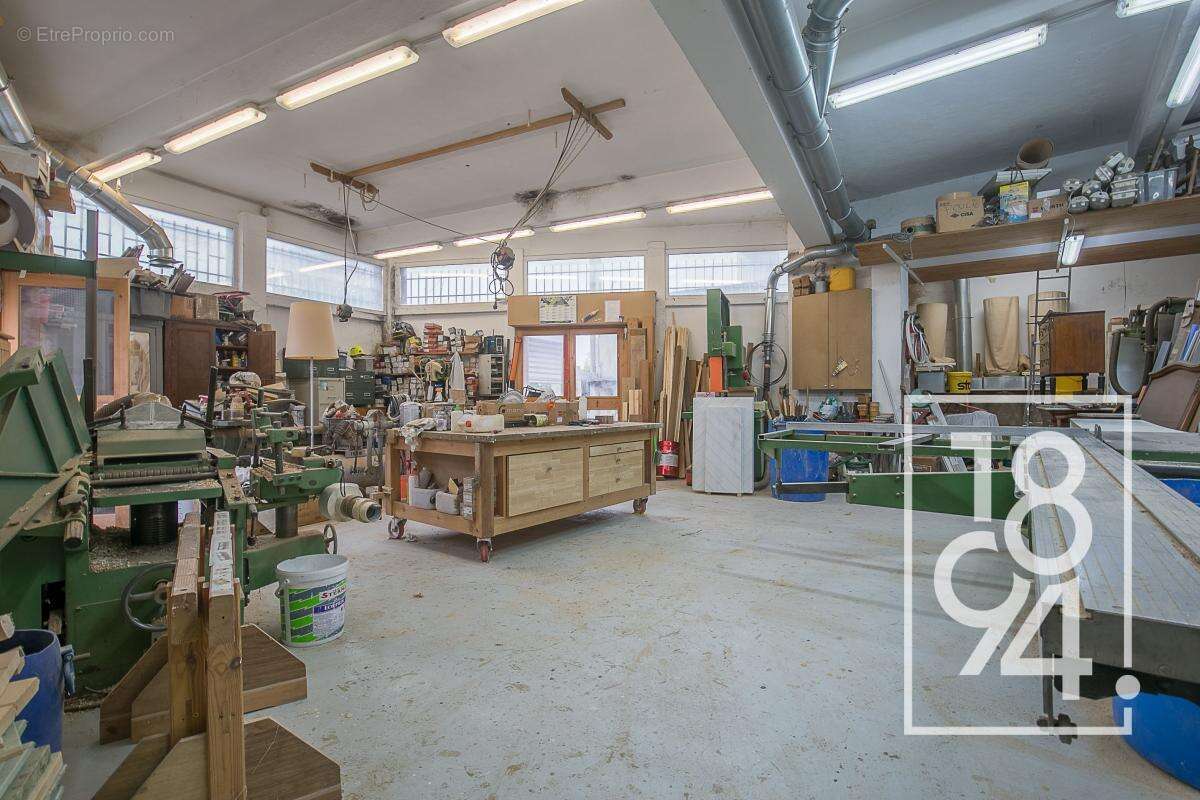 Commerce à LES PENNES-MIRABEAU