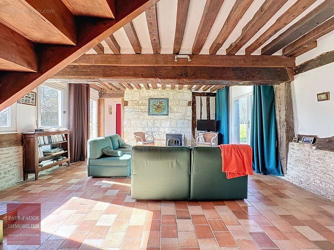 Maison à SAINT-GEORGES-EN-AUGE