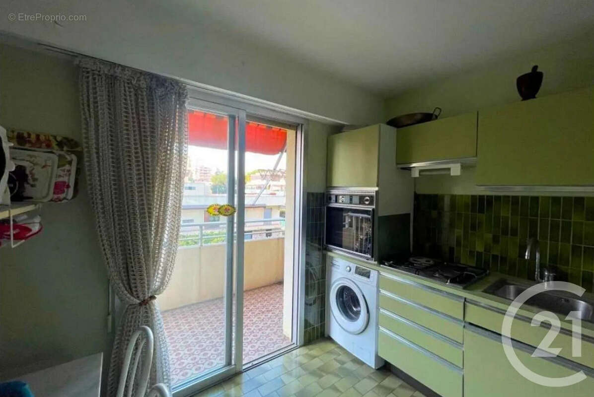 Appartement à SAINT-LAURENT-DU-VAR