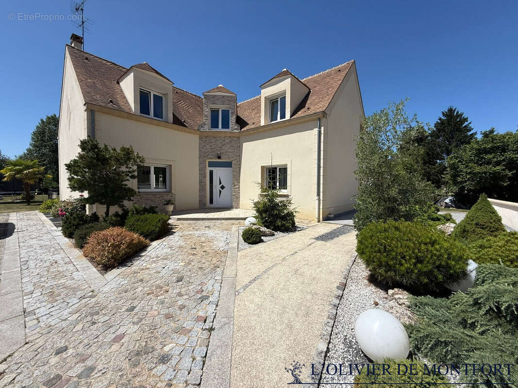 Maison à LES ESSARTS-LE-ROI