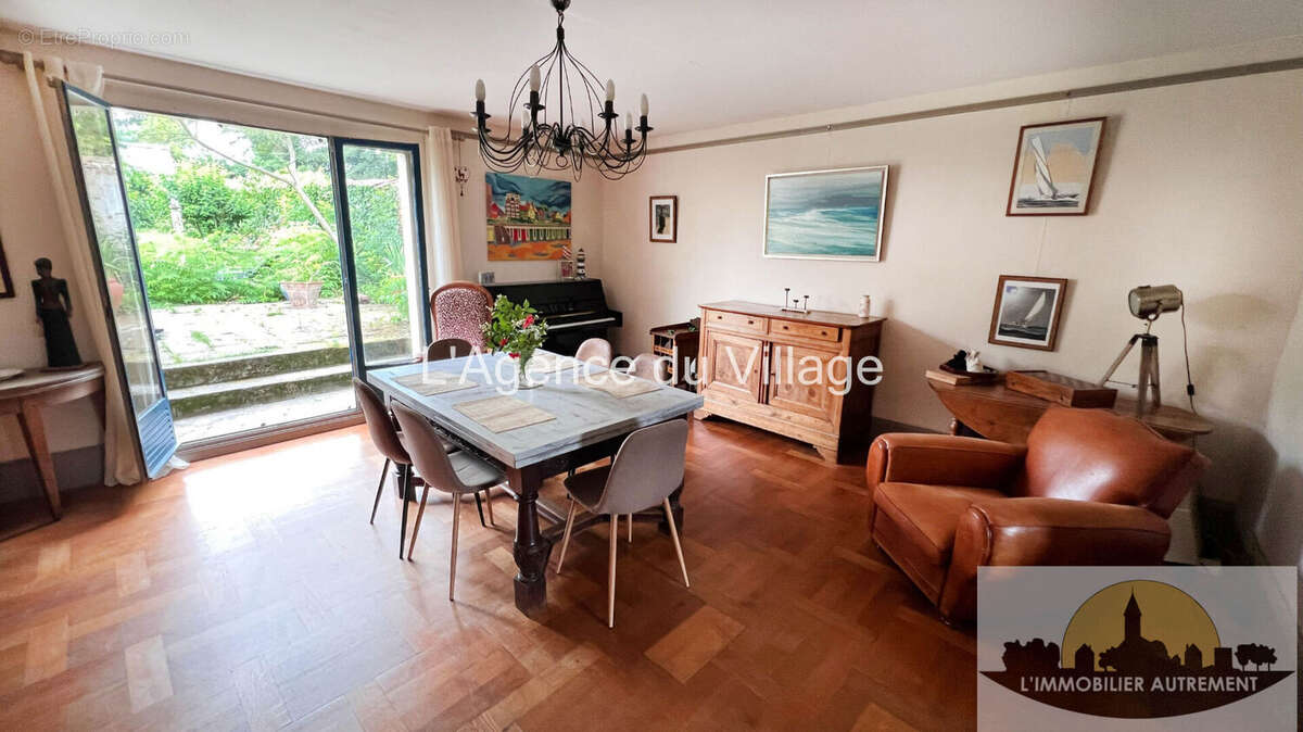 Maison à VILLENEUVE-LES-SABLONS