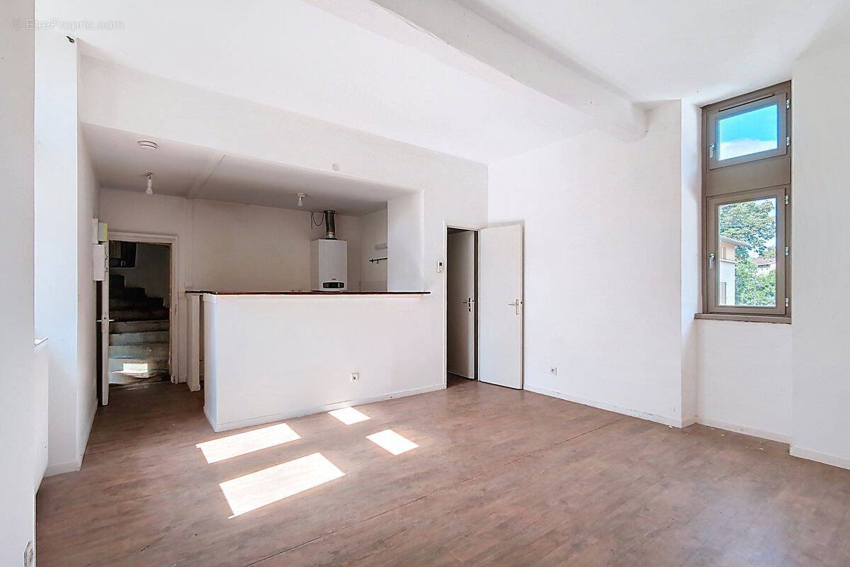 Appartement à L'ARBRESLE